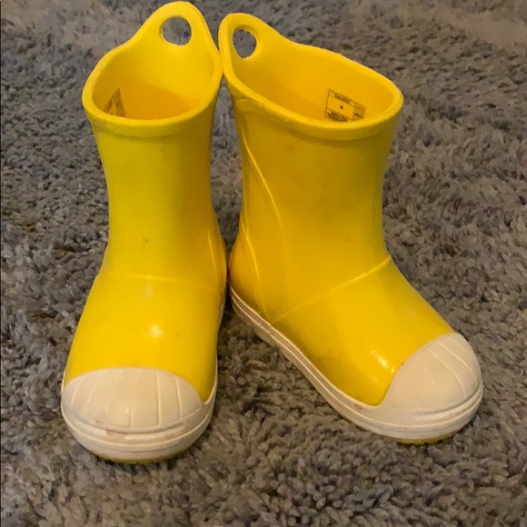 light yellow crocs